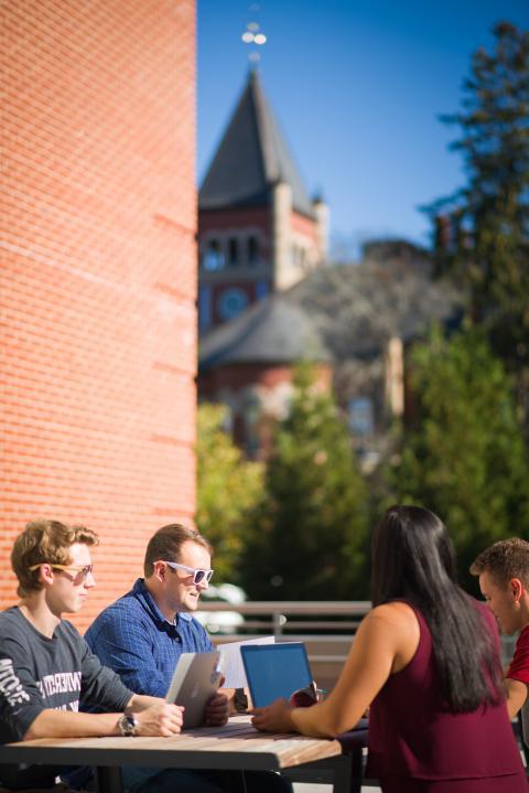 Students outside on UNH campus